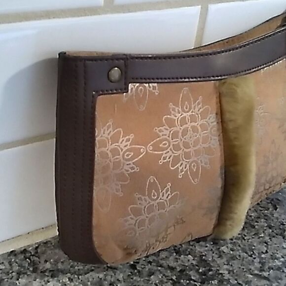 Bath & Body Works Faux Fur Clutch Wristlet. NWOT - Picture 4 of 9